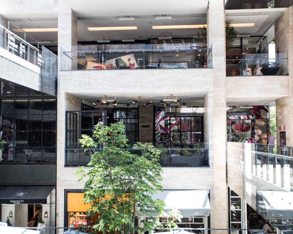 Casacostanera imagen general de los 3 pisos del centro comercial
